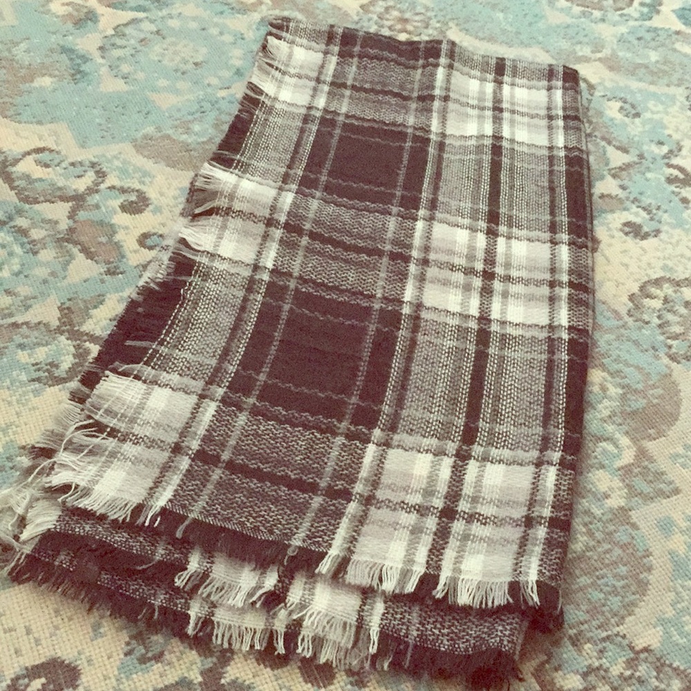 XXL blanket scarf! Black, white and gray.